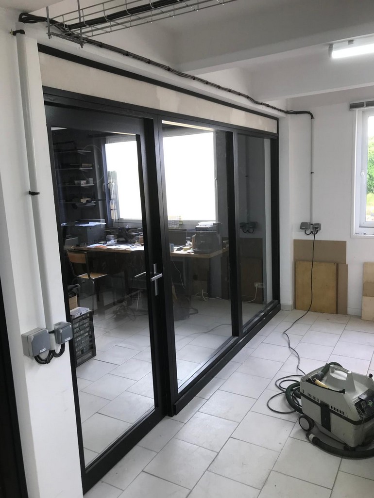 Cloison vitres d'atelier artisanal