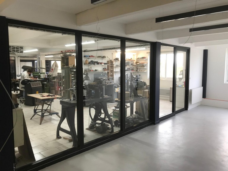 Cloison vitres d'atelier artisanal